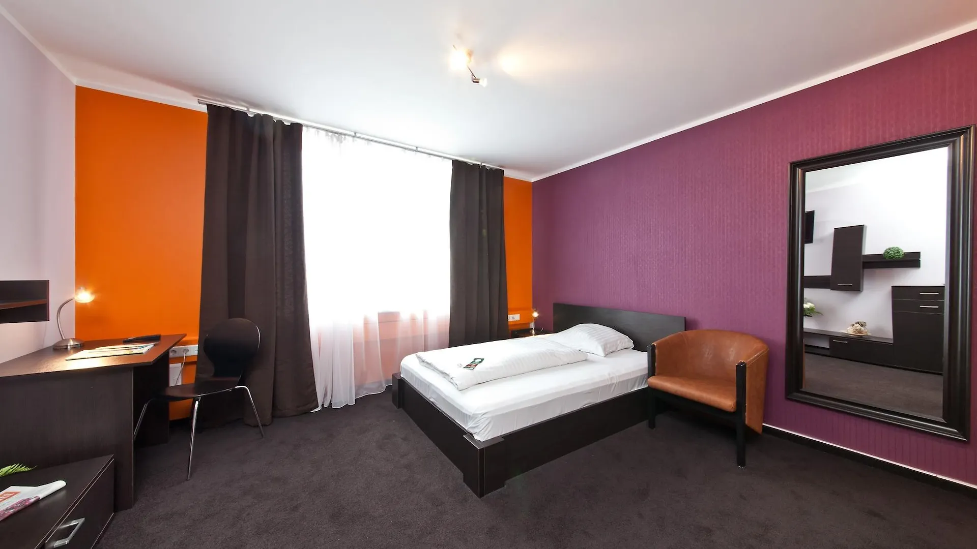 Hotel Aviva Leipzig 4*,
