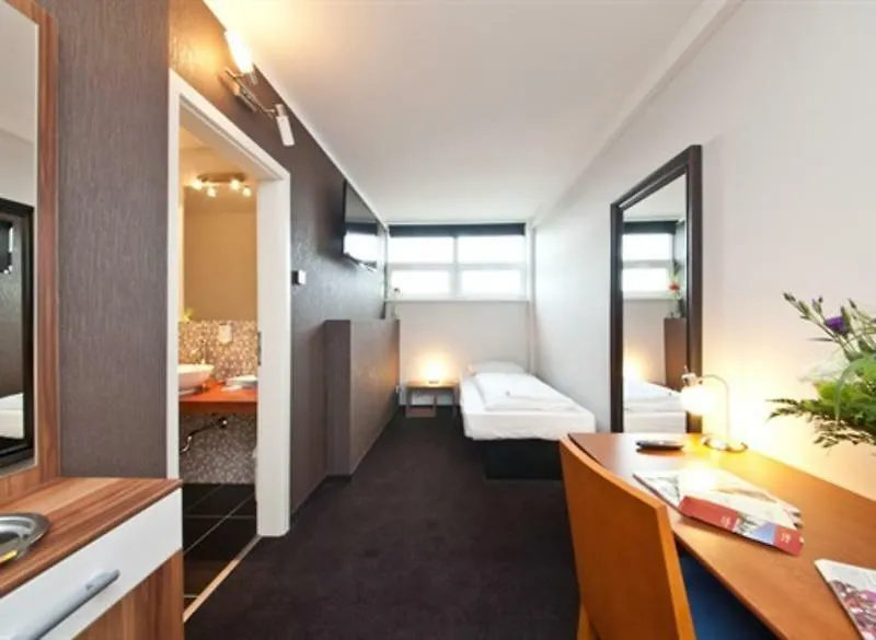 Hotel Aviva Leipzig 4*,